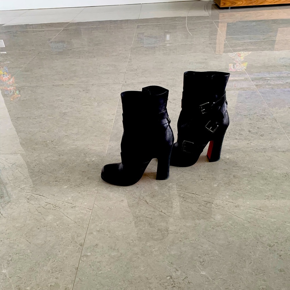 Shoe booties